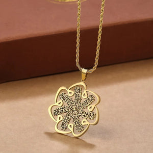 Necklace with connected letter (waw و)
